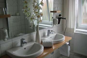 Bathroom sink