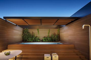 Private spa tub