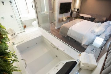 Private spa tub