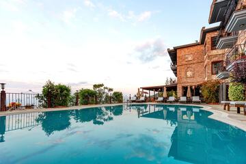 Rooftop pool