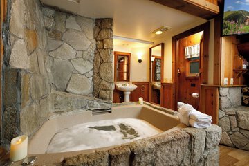 Private spa tub