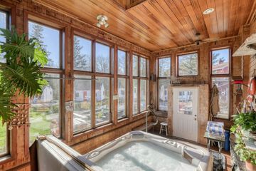 Indoor spa tub