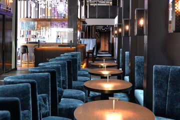 Lobby lounge