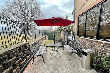 Hotel Exterior 24 of 24