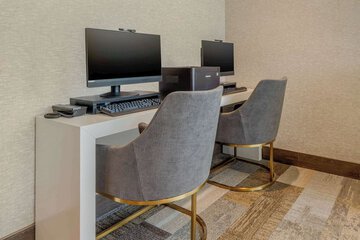 Business Center 78 of 79