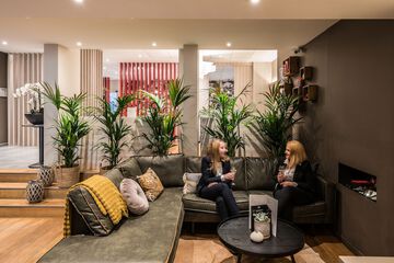 Lobby lounge