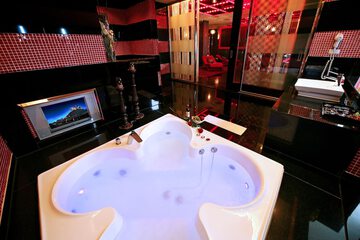 Jetted tub