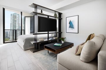 Room 32 of 80