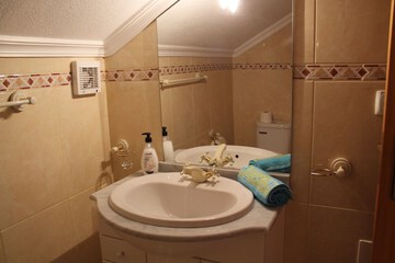 Bathroom sink