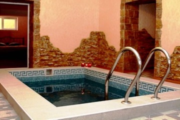 Indoor spa tub