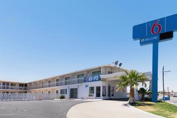 Motel 6 Barstow CA - Route 66