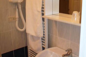 Bathroom sink