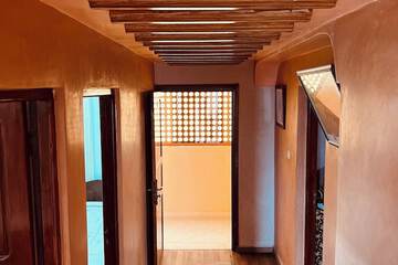 Handrails in hallways