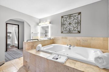 Jetted tub
