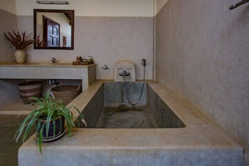 Deep soaking bathtub