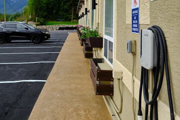 Electric vehicle charging station