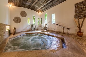 Indoor spa tub