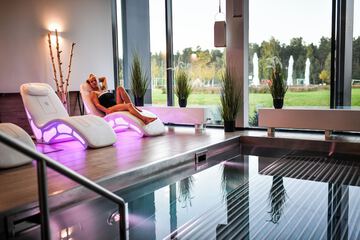 Indoor spa tub