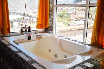 Indoor spa tub