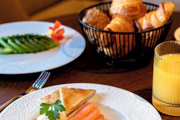 Breakfast buffet