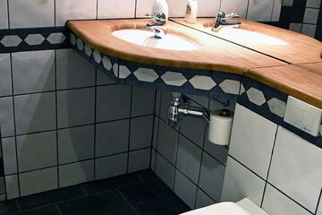 Bathroom sink