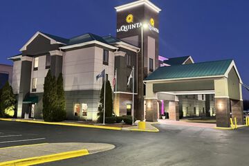 La Quinta Inn & Suites by Wyndham Louisville East
