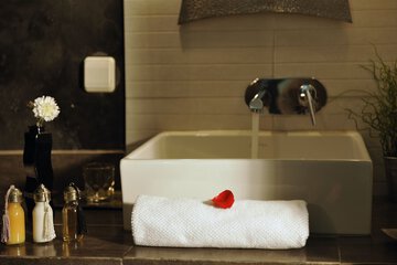 Bathroom sink
