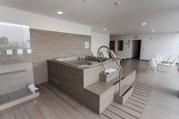 Indoor spa tub