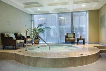Indoor spa tub