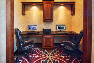 Business Center 24 of 25