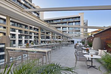 Poolside bar