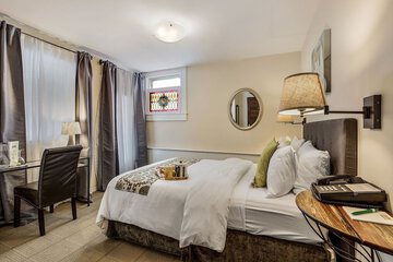 Room 20 of 66