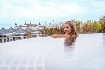Infinity pool