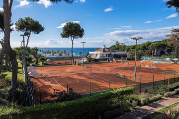 Tennis court