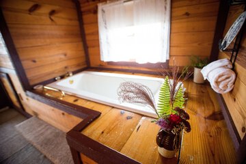 Deep soaking bathtub