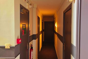 Handrails in hallways