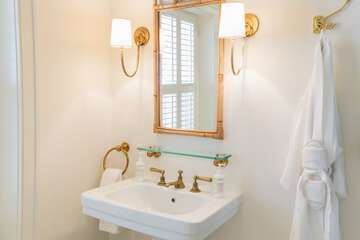 Bathroom sink