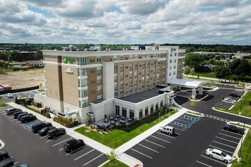 Holiday Inn Hotel & Suites Farmington Hills - Detroit NW by IHG