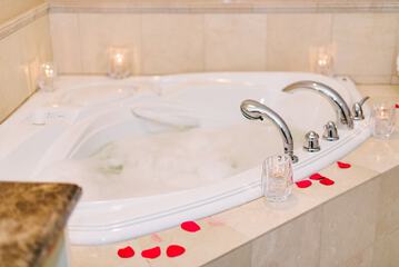 Jetted tub