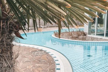 Indoor/outdoor pool