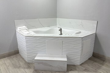 Jetted tub