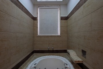 Private spa tub