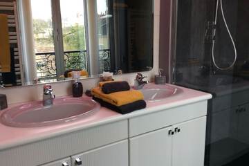 Bathroom shower