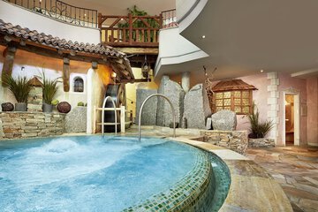 Indoor spa tub