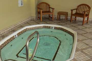 Indoor spa tub