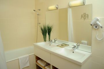 Bathroom sink