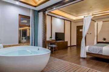 Private spa tub