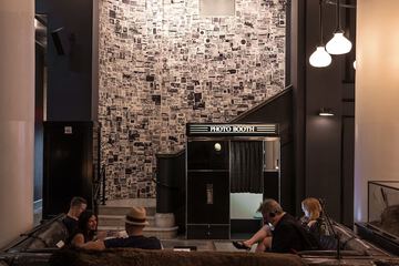 Lobby lounge