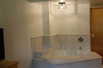 Jetted tub