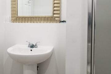 Bathroom sink
